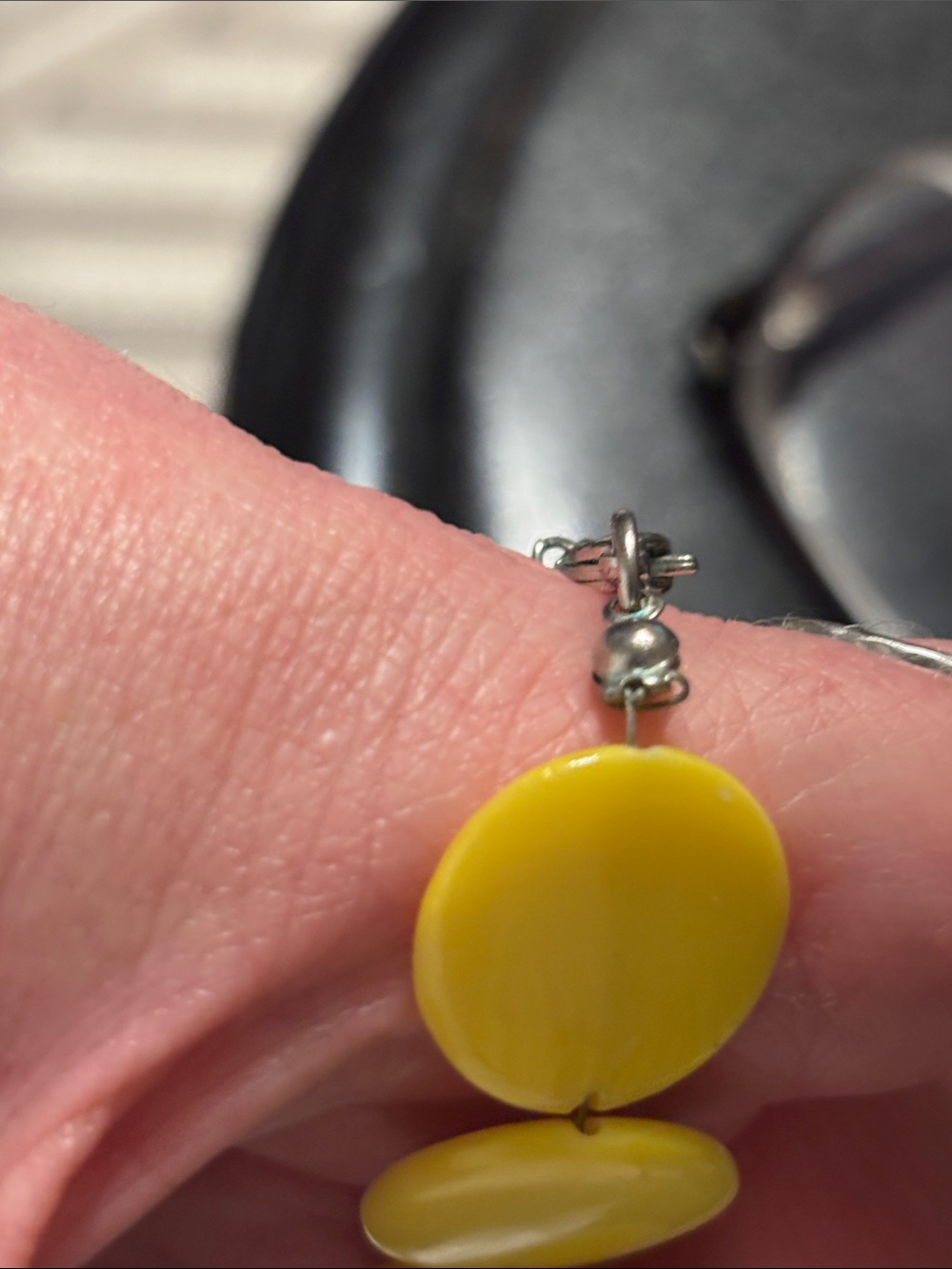 Mother of Pearl Yellow Disc Statement Necklace Mod Pop Retro - Picture 14 of 16